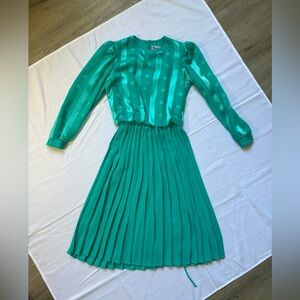 Vintage 1980s teal silk dress. 👗 ✨size 4
